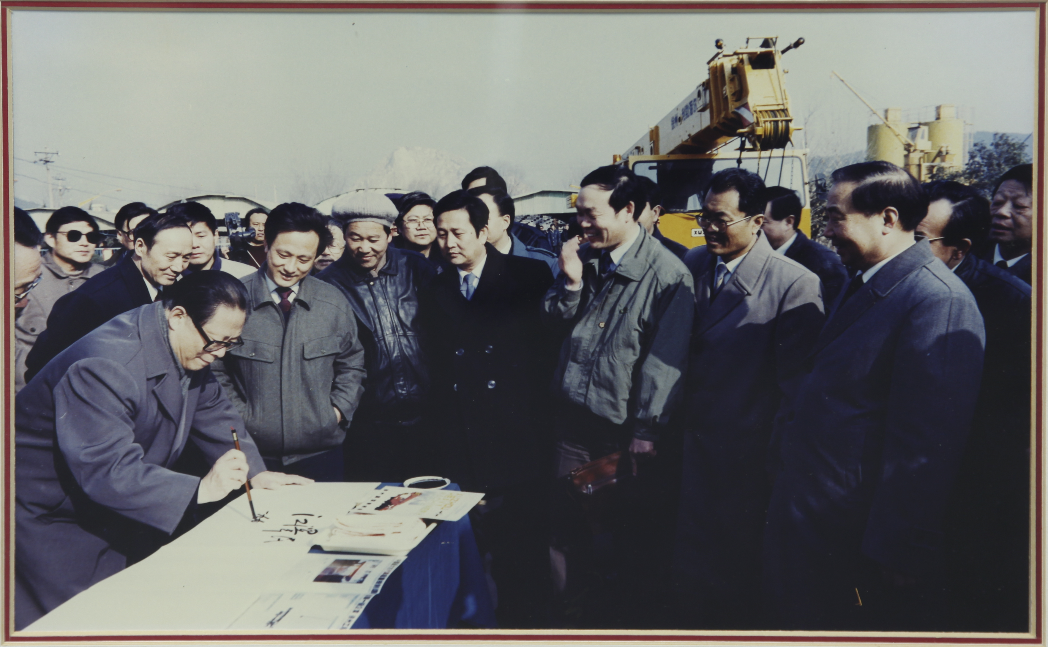 江泽民同志视察优德88集团并题名勉励