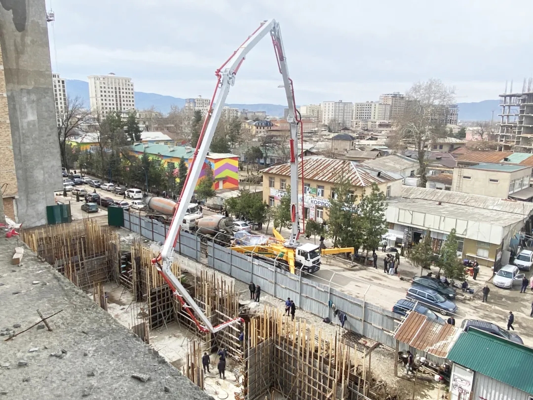 筑梦“蓝！！！！优德88泵车“圈粉”中亚！！