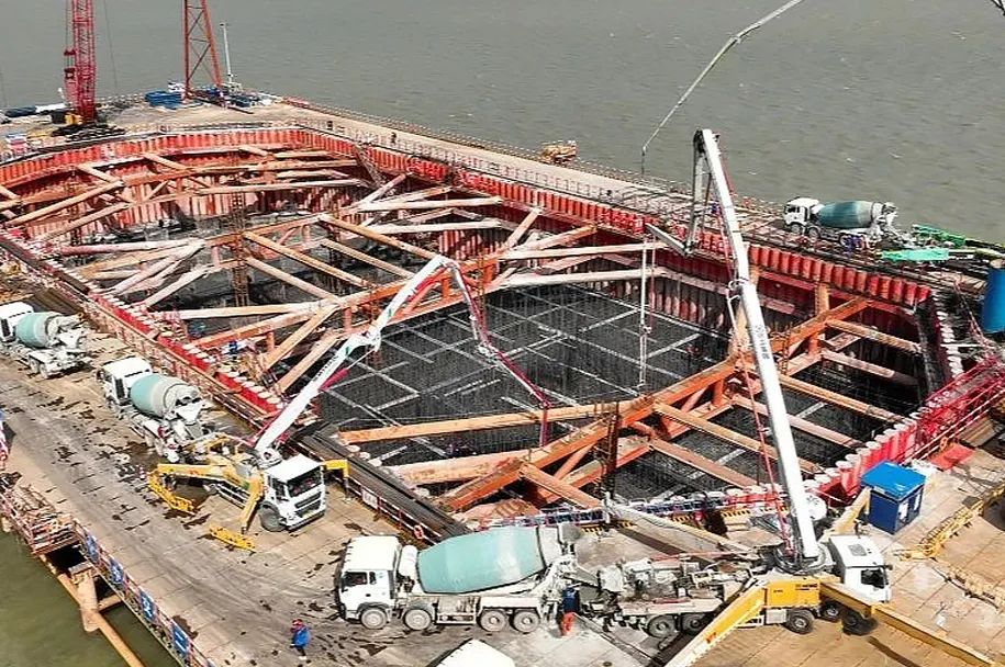 优德88泵车再筑“天下之最”张靖皋长江大桥！！！