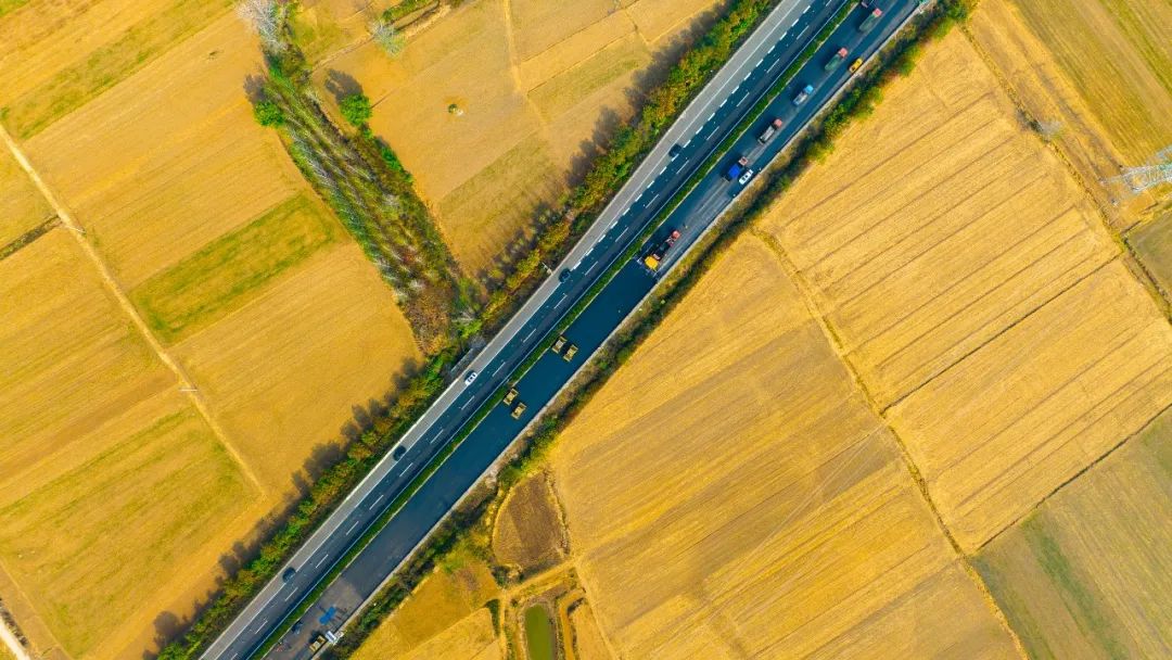 扬民族自信！优德88成套沥青路面装备助力家乡高速建设！