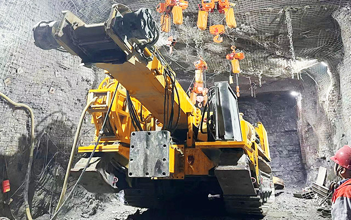 掘进磷矿！！！优德88XTR7/360掘进机点磷成金