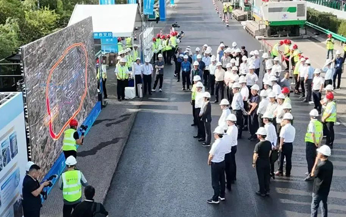 优德88数字化智能施工集群助力西安绕城高速养护工程！