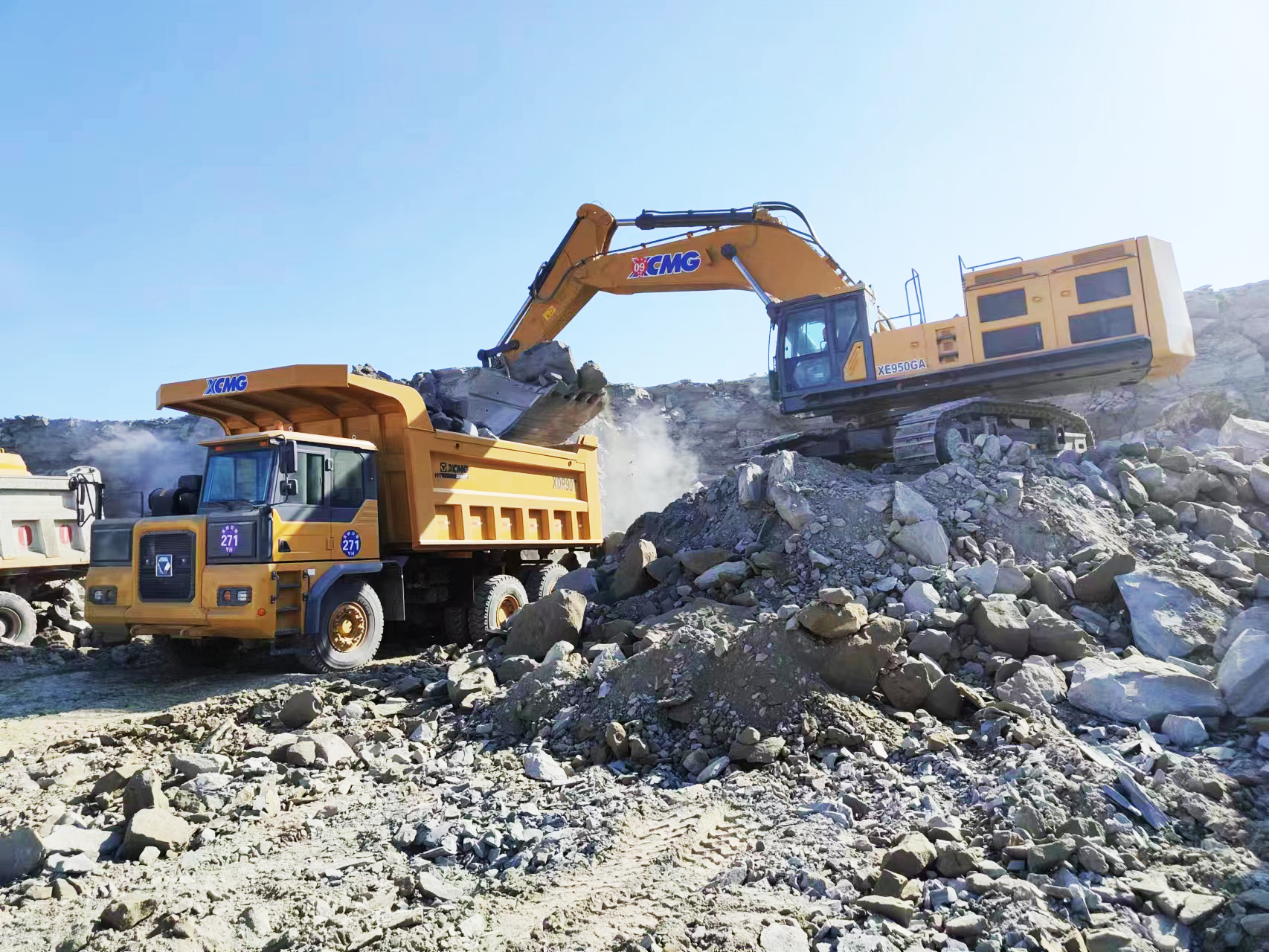 “黄金同伴”—XE950GA与XDR90完善组合，高效赋能矿山开采