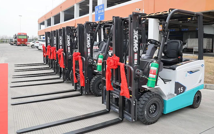 优德88新能源叉车批量交付华东某航空枢纽