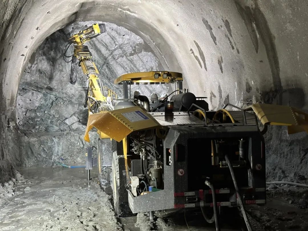 82479e253d3a4ceab91c3e86c8ad5bd9