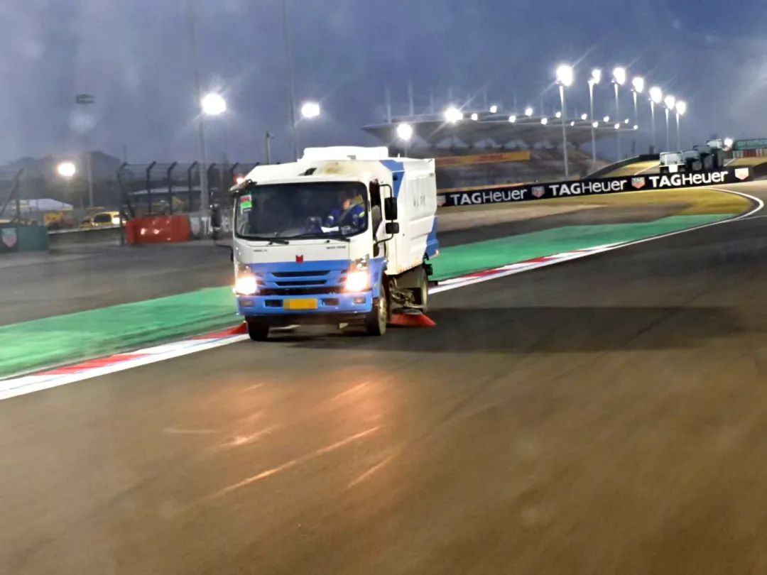 起猛了，，居然在上海F1赛场上看到了TA...