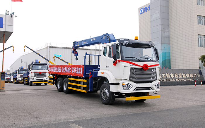 优德88SQS250随车起重机批量发车，，，助力 “一带一起” 沿线基建腾飞