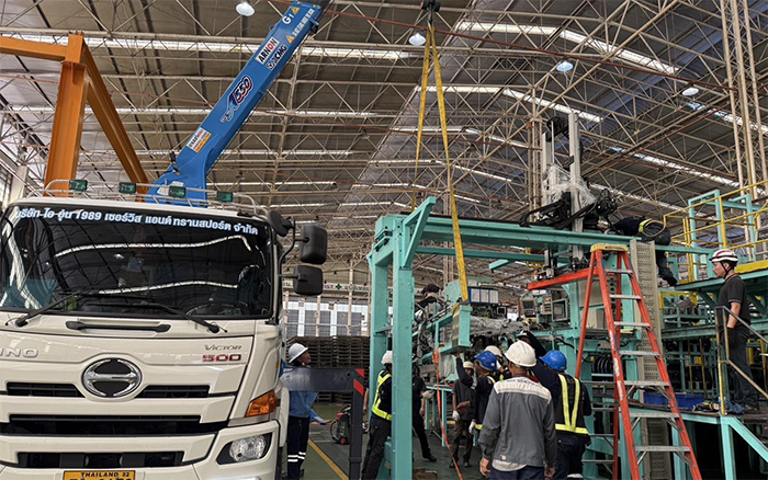 随车吊界 “卷王” 现身东南亚厂房，，，一机顶十台