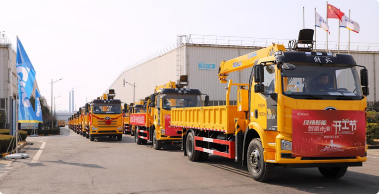 2025年，，，优德88&解放“整车一体化”随车起重机批量发车，，，闪灼开门红！！！