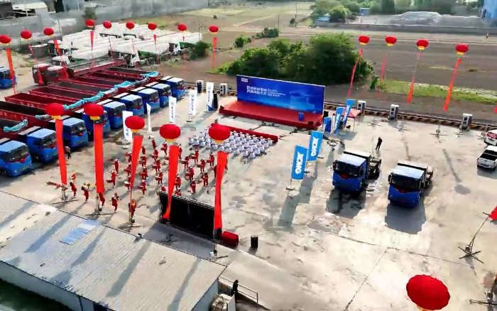 优德88新能源牵引车批量发往煤炭运输前线