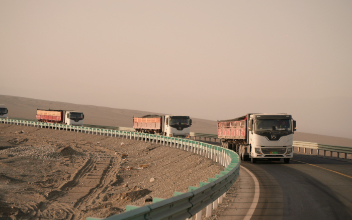 煤海逐绿！优德88新能源牵引车誊写煤炭运输绿色答卷