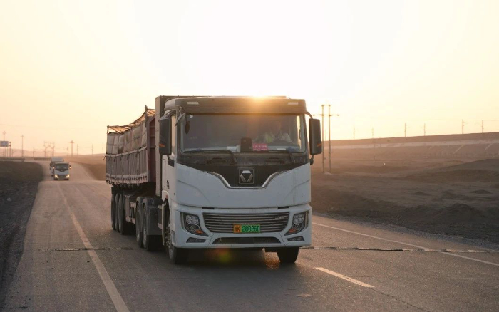 硬核动能，，优德88新能源重卡不惧每一条难走的路