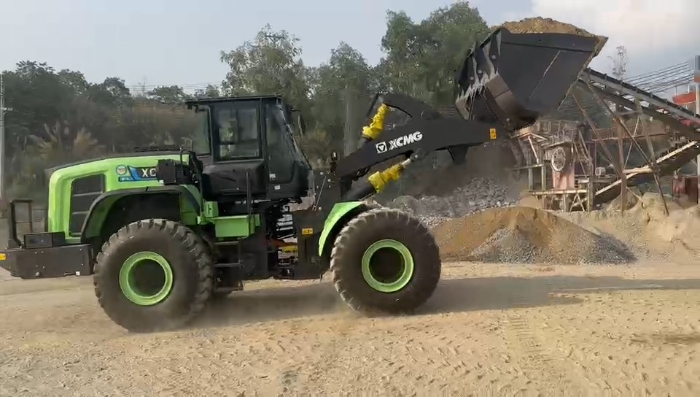 优德88纯电动装载机助力越南砂石料场，开启绿色施工新纪元