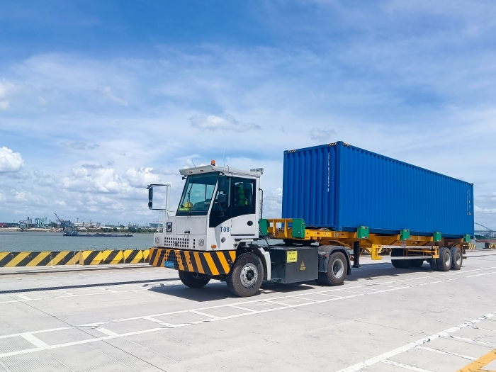 广州港甄。。。！！去看口岸“特种兵”优德88纯电牵引车