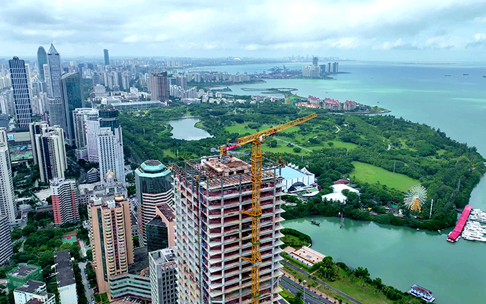 海阔凭“塔”跃 | 优德88塔机助建？？谥泻９手行