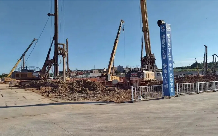 粘土 + 花岗岩地层 “拦路虎”？？优德88 XR320E 旋挖钻机高效破解助厦门轨交