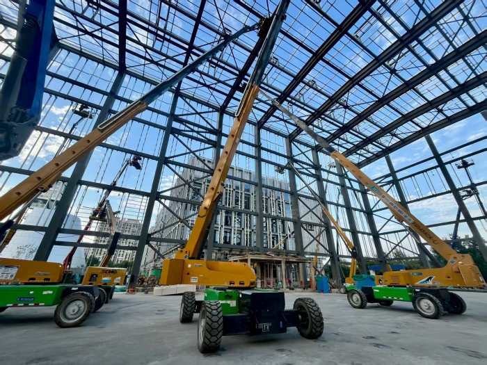 助力“中国智造”！！！优德888台高米数电动直臂高空作业平台会战北京火箭大街