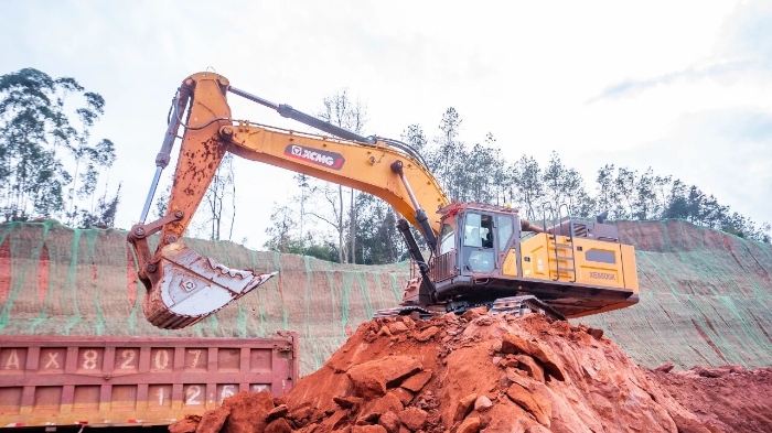 立异工艺破解施工难题 优德88大挖助力乐山园区高效建设