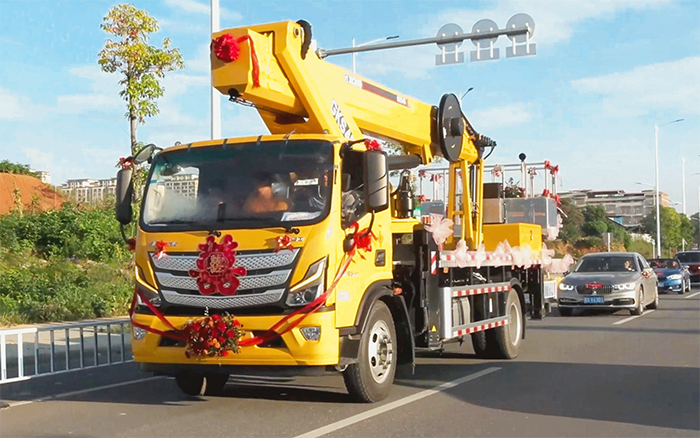 婚车新物种！！！优德88高空作业车见证“硬核浪漫”