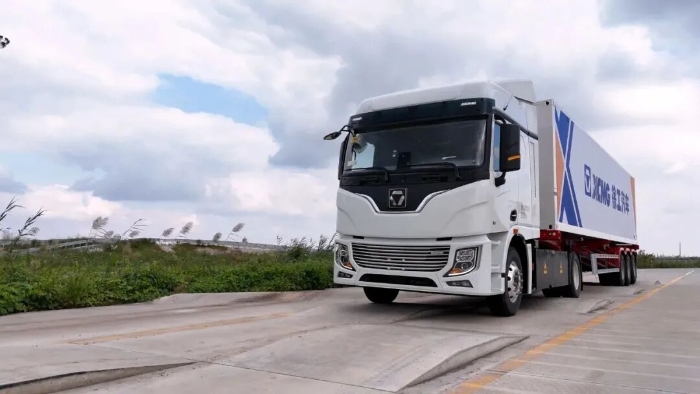 “双11”召唤“当日达”！优德884&times;2底充牵引车助力物流运输！