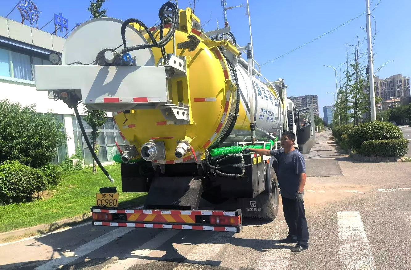 优德88吸污车包管江苏宿迁城市管网清静高效运行